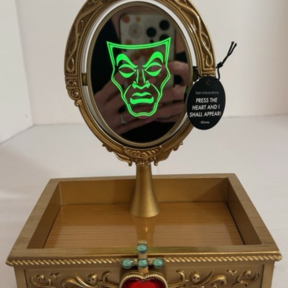 🍎 Donations Soon🍎 Disney Evil Queen Mirror - Picture 5 of 5